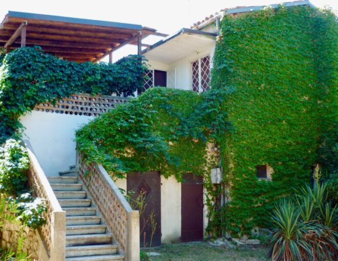 Three-Bedroom Residence – 5 Beds (Extra Large)